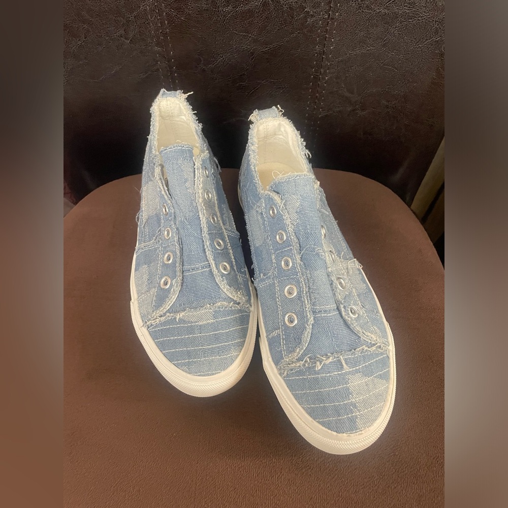 Corky’s Babalu Sneaker size 8